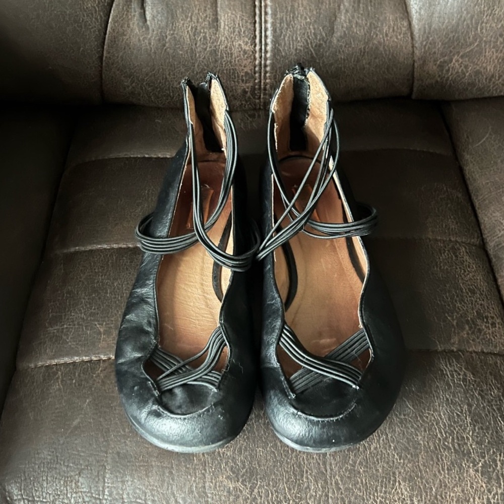 Miz Mooz Black flats